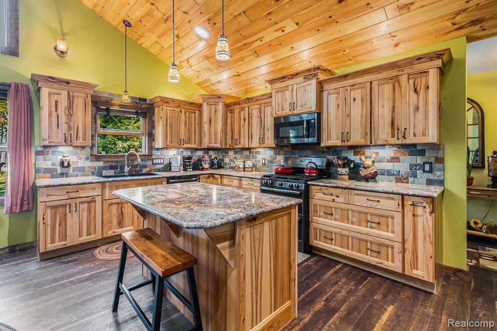 8630 HIDDEN LAKE Drive, Howell, MI 48855 — Photo 5