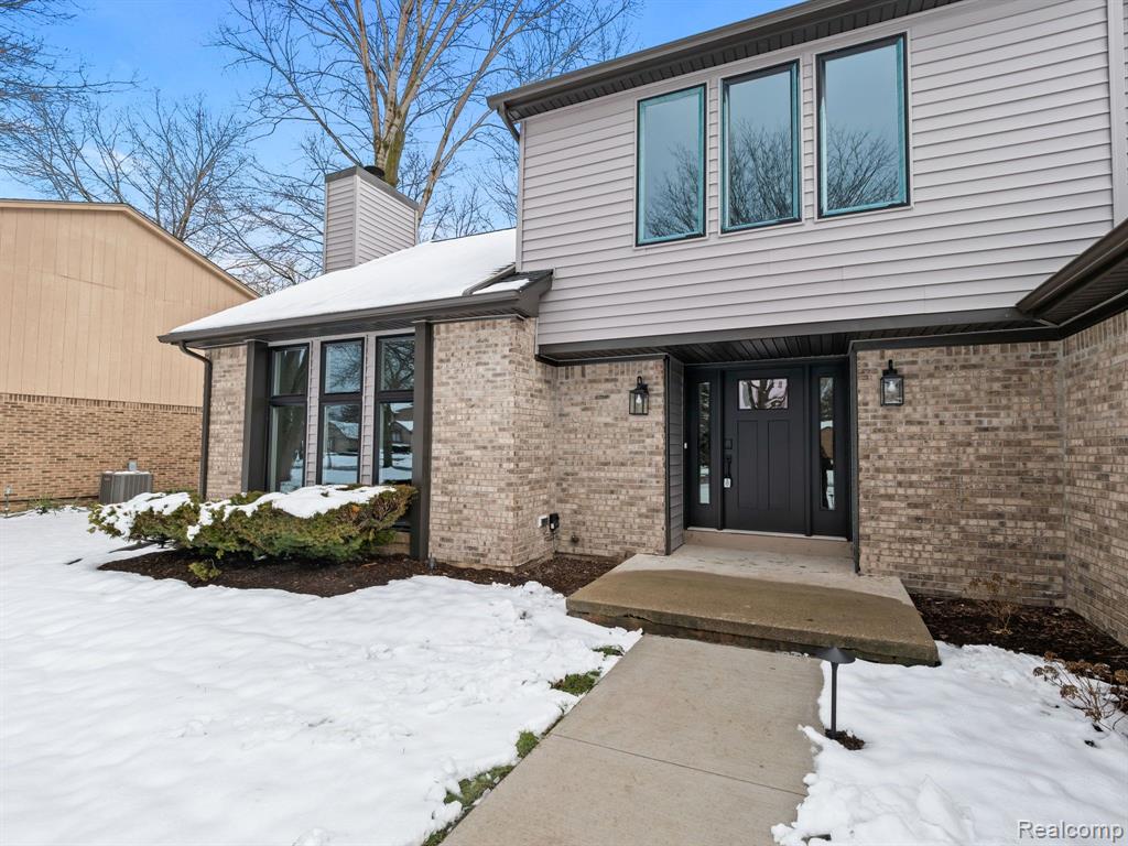 6866 SERENITY Drive, Troy, MI 48098 — Photo 2