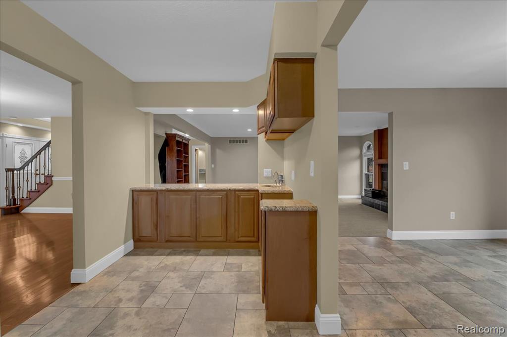 18676 Country Club Circle, Riverview, MI 48193 — Photo 15