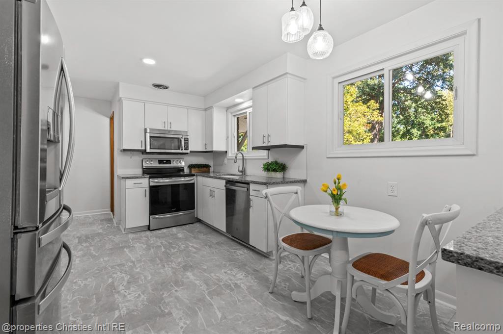 8009 Coventry Avenue, Grosse Ile, MI 48138 — Photo 14