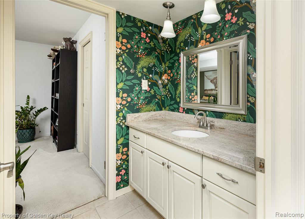 19710 W Thirteen Mile Road, 102, Beverly Hills, MI 48025 — Photo 17