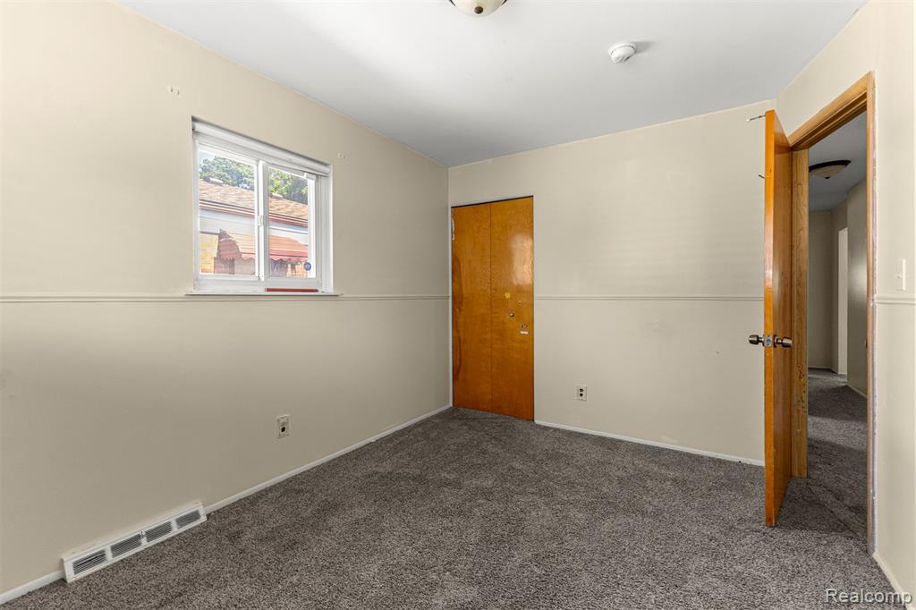 6131 N Evangeline Street, Dearborn Heights, MI 48127 — Photo 16