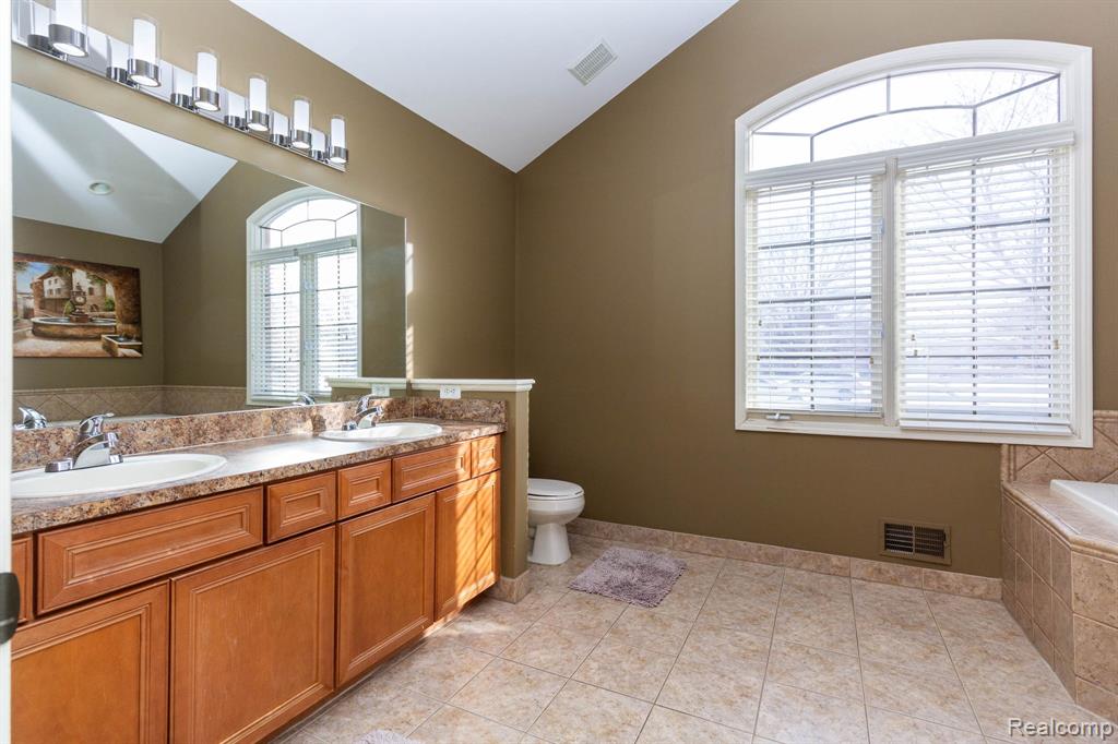 49683 Yale Drive, Macomb, MI 48044 — Photo 24