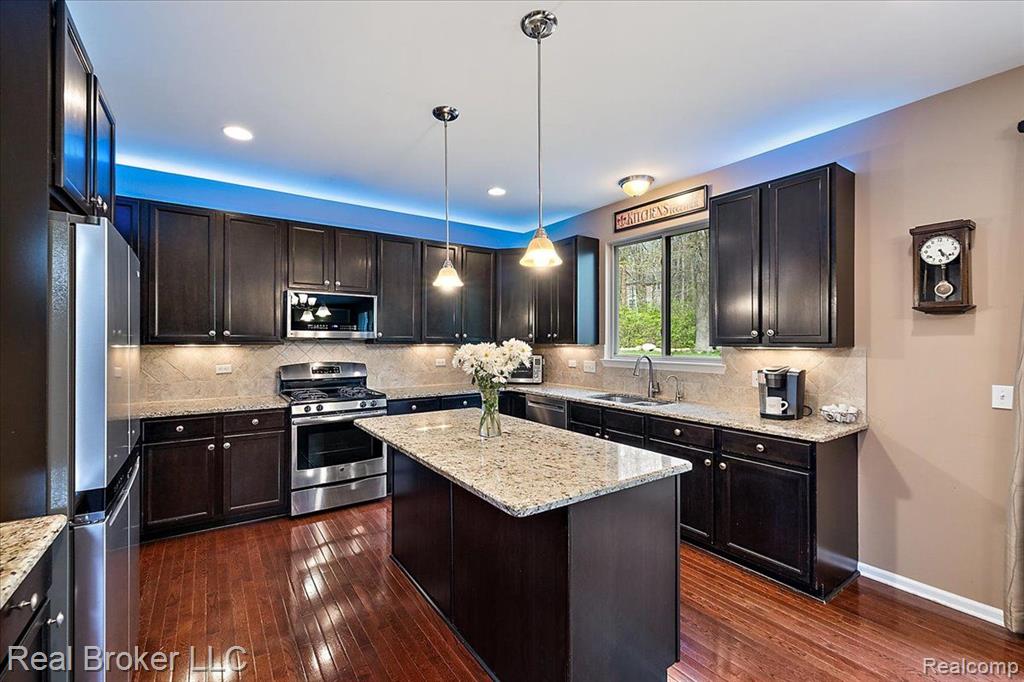 5633 GOLF POINTE Drive, Clarkston, MI 48348 — Photo 42