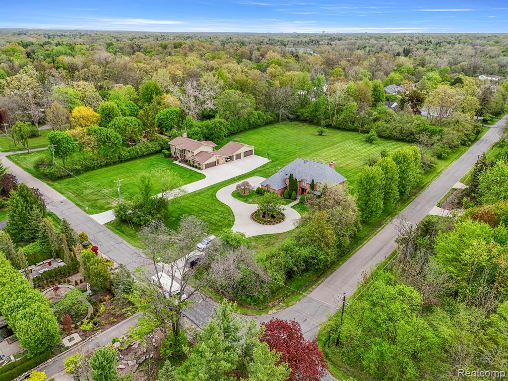 30060 Bristol Lane, Bingham Farms, MI 48025 — Photo 73