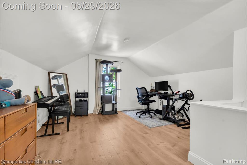 8740 Saratoga Street, Oak Park, MI 48237 — Photo 18