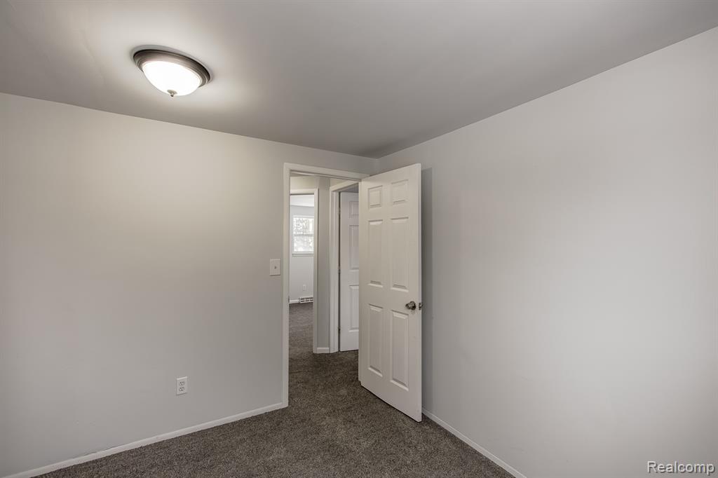 6445 Pontiac Lake Road, Waterford, MI 48327 — Photo 12
