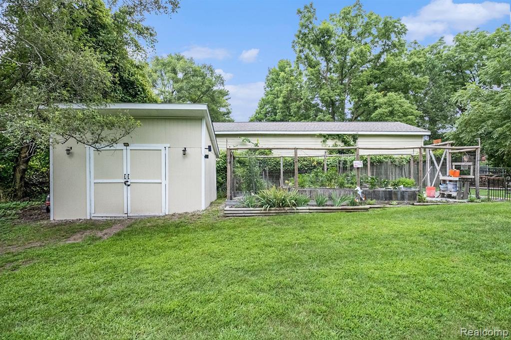 516 North Road, Fenton, MI 48430 — Photo 19