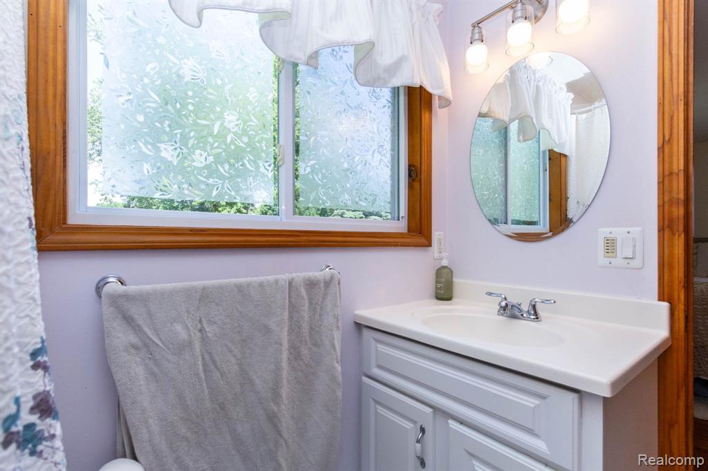 6345 Lanman Drive, Waterford, MI 48329 — Photo 32
