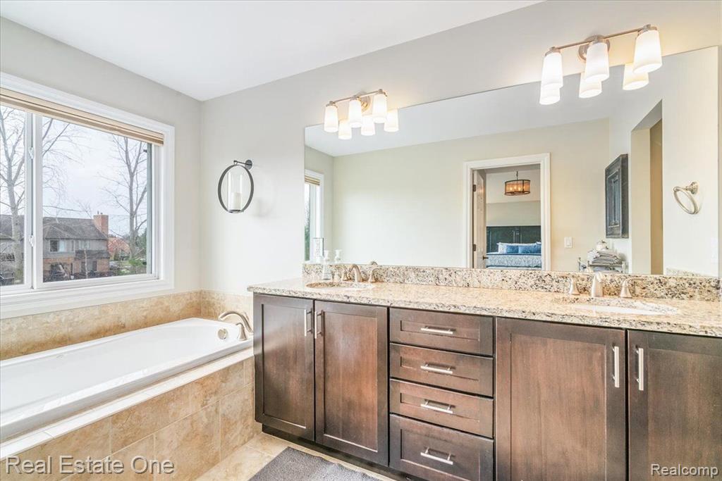 48025 E OXFORD Court, Canton, MI 48187 — Photo 64