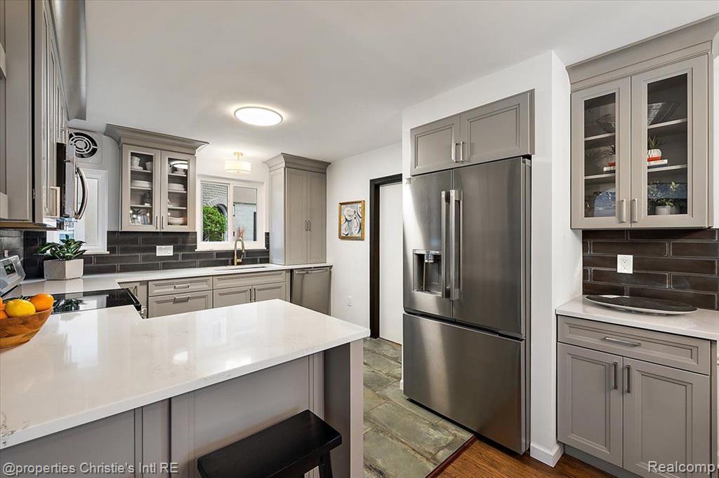 75 Grosse Pointe Blvd, Grosse Pointe Farms, MI 48236 — Photo 12