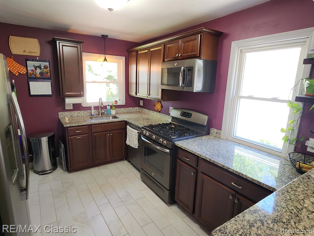 621 SYMES Avenue, Royal Oak, MI 48067 — Photo 4