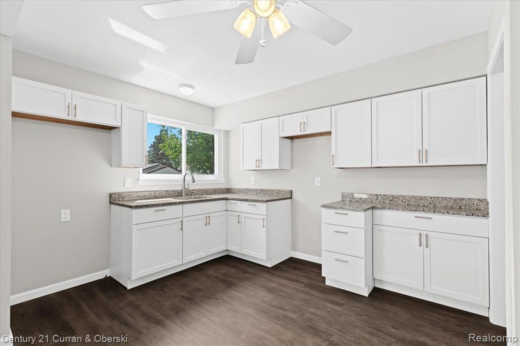 4474 HARDING Street, Dearborn Heights, MI 48125 — Photo 13