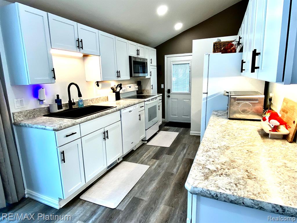 505 E FRANK Street, Fowlerville, MI 48836 — Photo 11