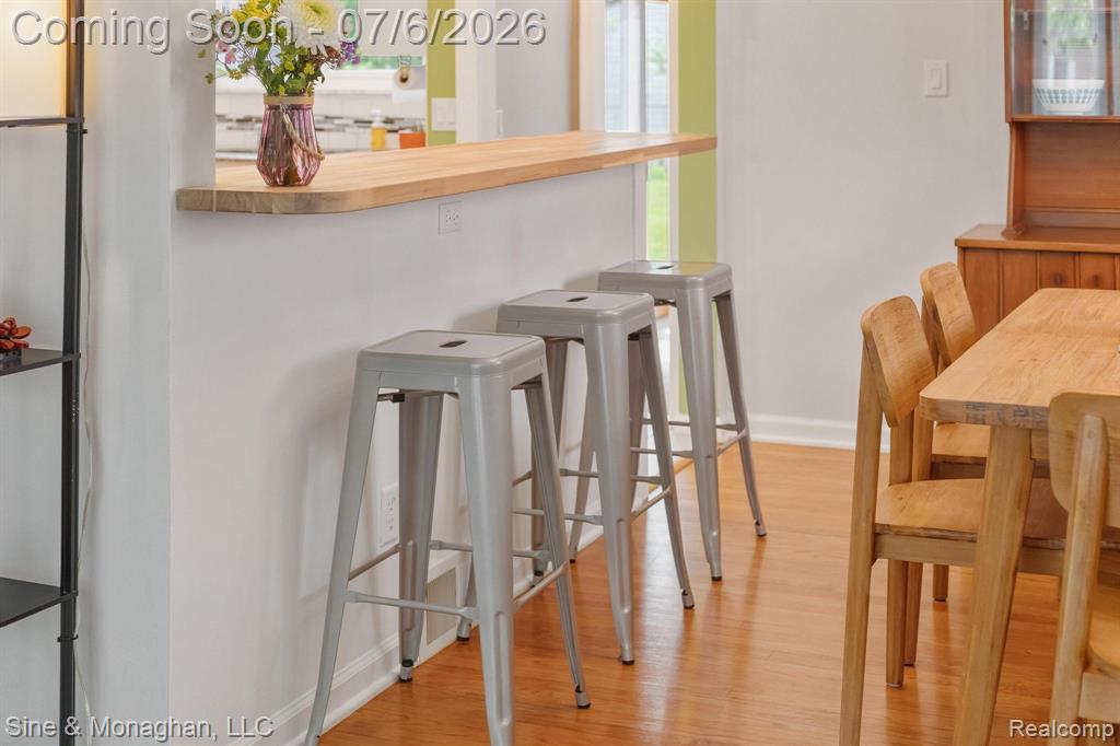 977 ROSLYN Road, Grosse Pointe Woods, MI 48236 — Photo 9