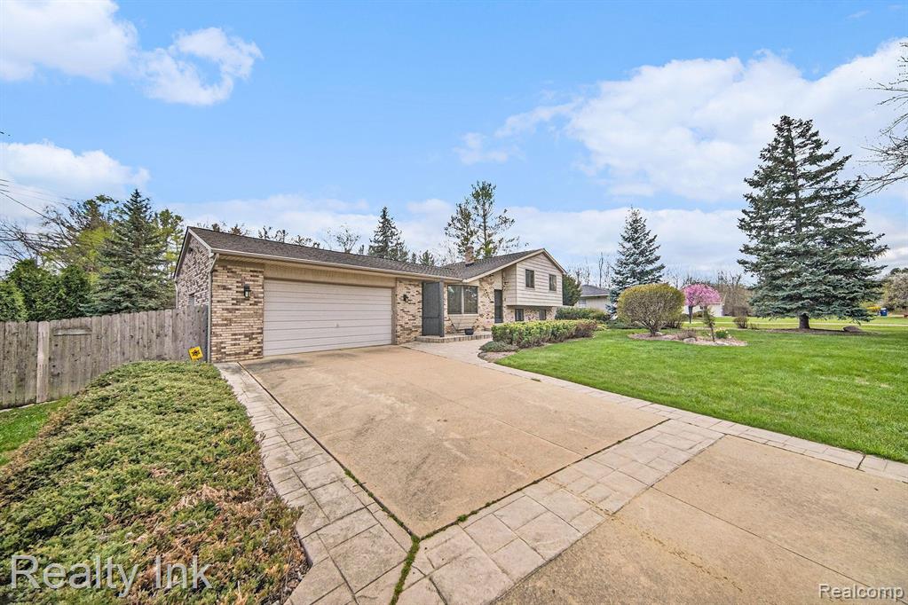 46585 MABEN Road, Canton, MI 48187 — Photo 2