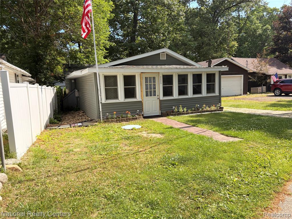 2025 Parkwood Court, Brooklyn, MI 49230 — Photo 2