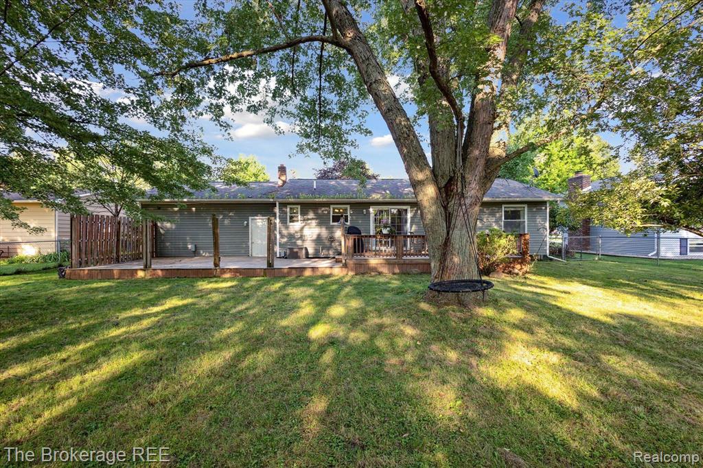 7092 FAIRGROVE Drive, Swartz Creek, MI 48473 — Photo 24