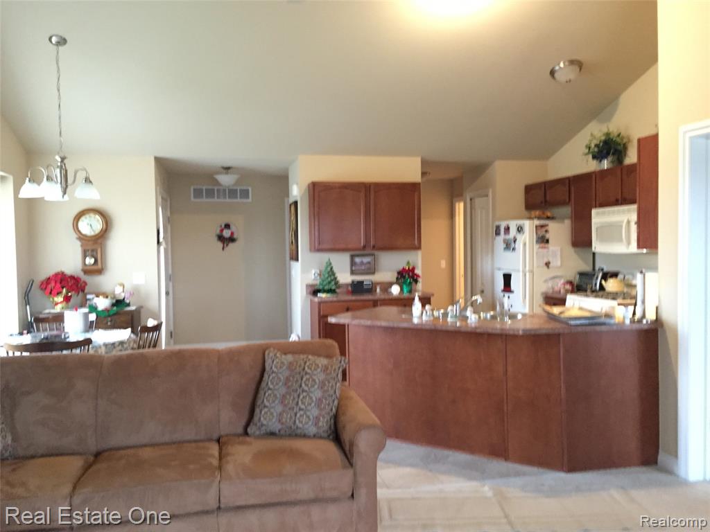51127 Paxton Drive, Chesterfield, MI — Photo 4