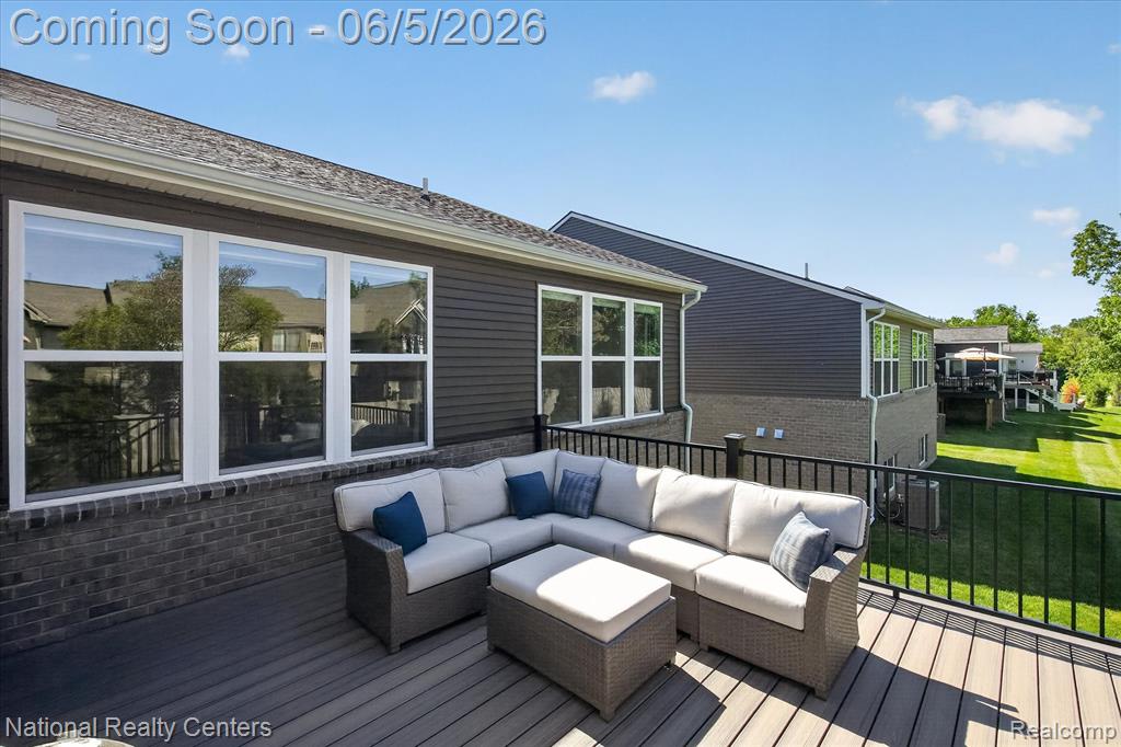 38681 Chasewood Court, Farmington, MI 48335 — Photo 38