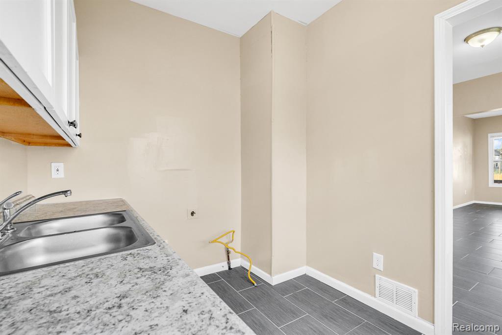 6423 Hazlett Street, Detroit, MI 48210 — Photo 14