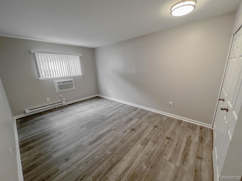 7370 WOODVIEW Street, 1, Westland, MI — Photo 17