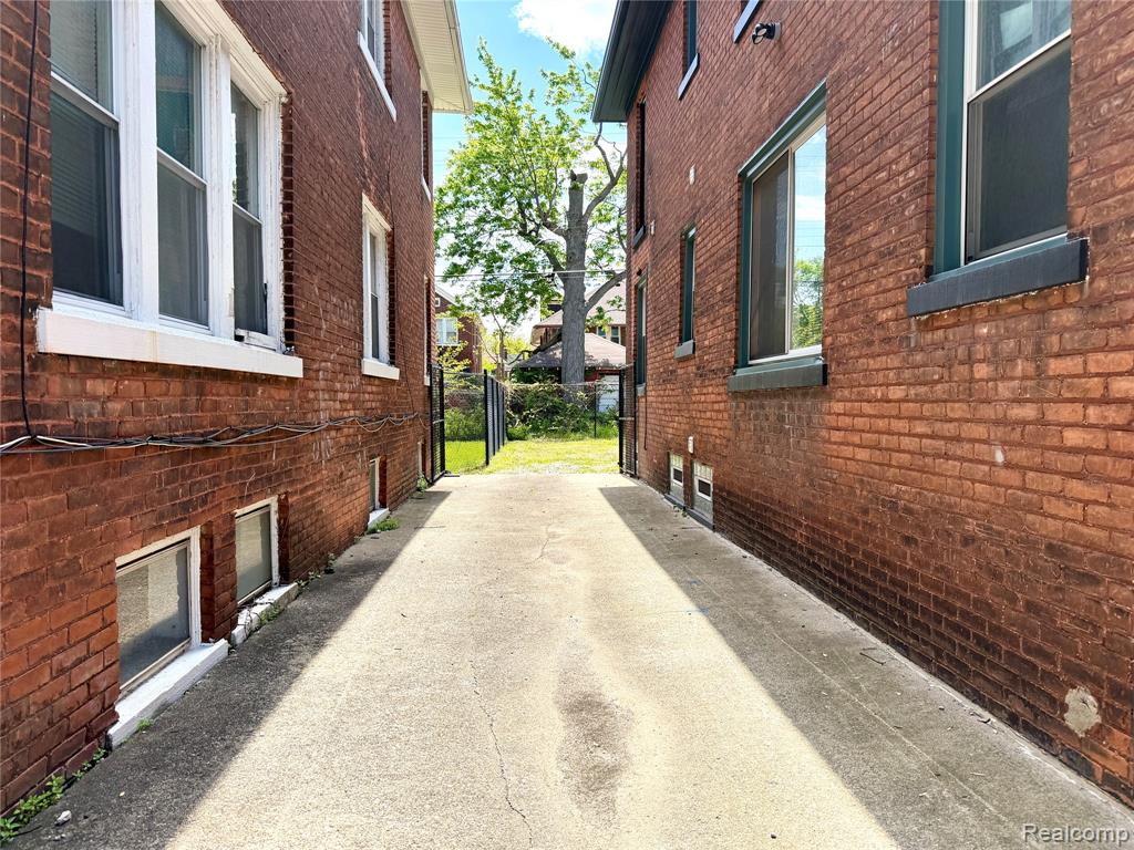 2045 Calvert Street, Detroit, MI 48206 — Photo 36