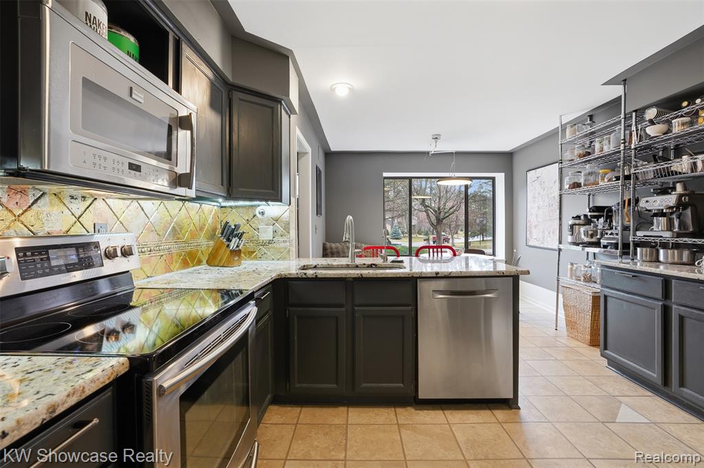 4145 Cumberland Ct, Commerce Twp, MI 48390 — Photo 11