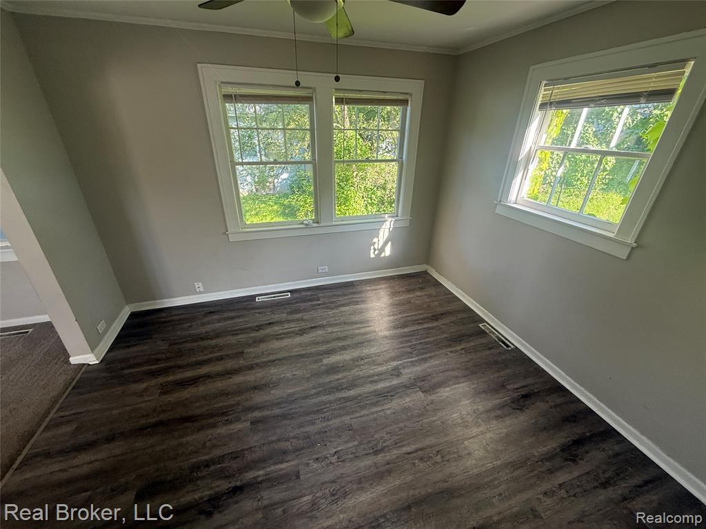 958 N Chevrolet Avenue, Flint, MI 48504 — Photo 5