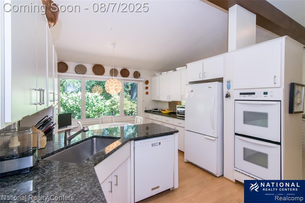 4933 Malibu Drive, Bloomfield Hills, MI 48302 — Photo 33