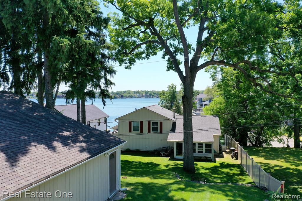 643 DETROIT Avenue, Lake Orion, MI 48362 — Photo 25