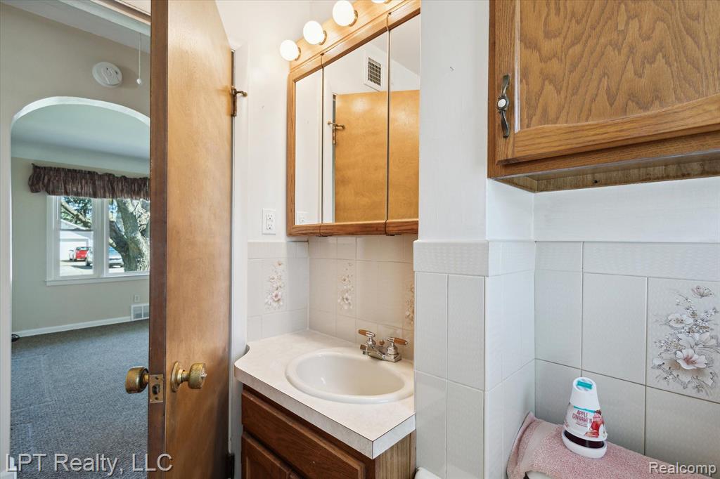 574 WILSON Avenue, Mount Morris, MI 48458 — Photo 16