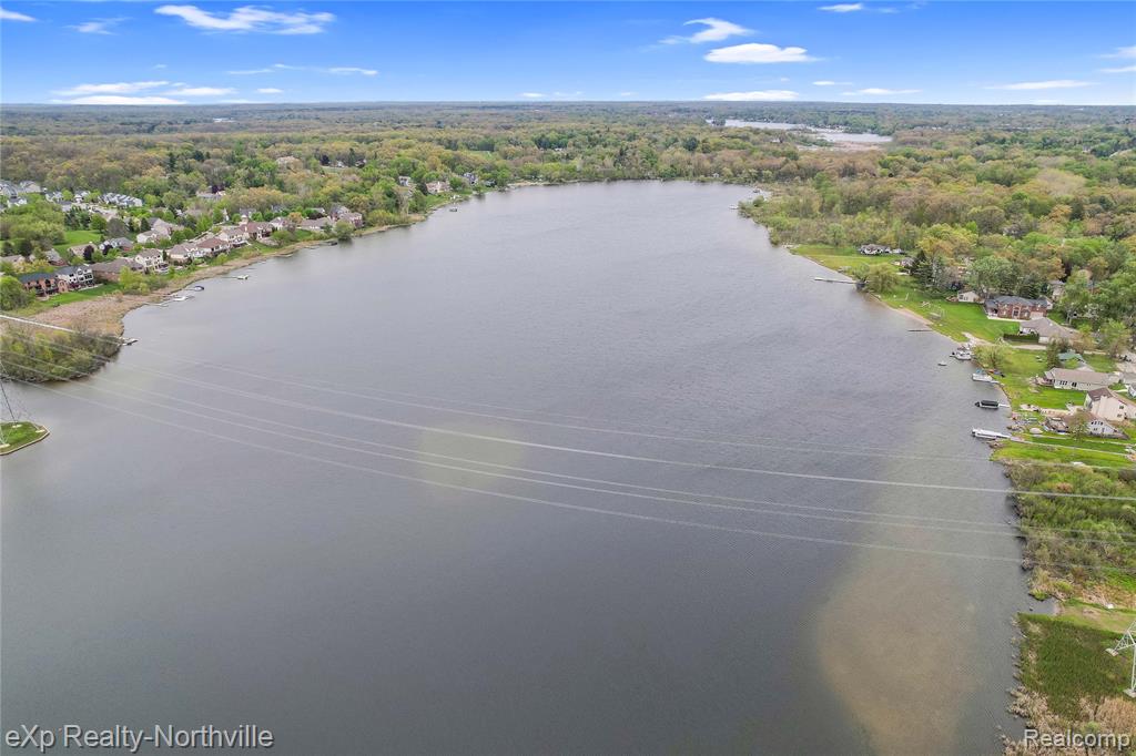 1929 Hopkins Drive, Wixom, MI 48393 — Photo 5