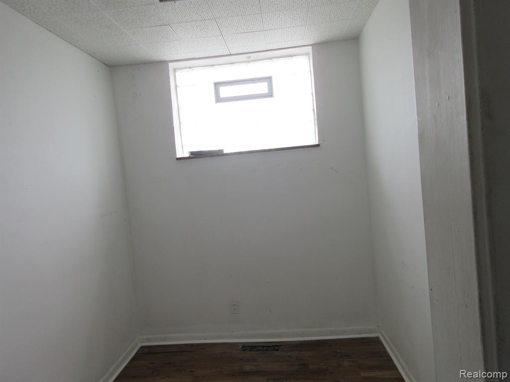 19150 KELLY Road, Detroit, MI 48224 — Photo 8
