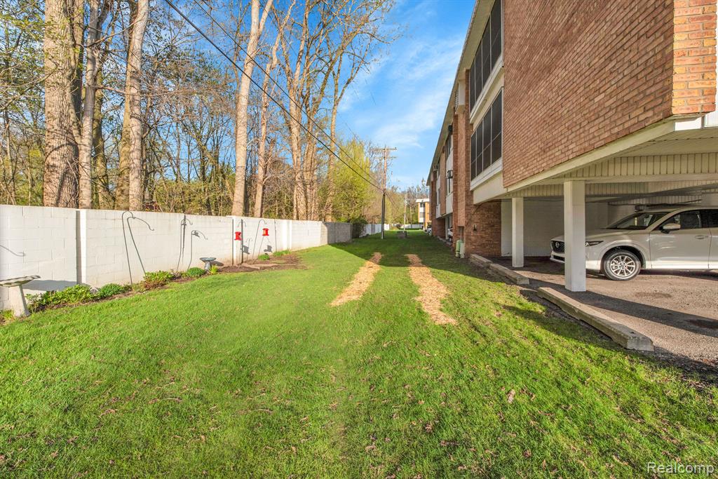 32050 GRAND RIVER Avenue NW, 57, Farmington, MI 48336 — Photo 11