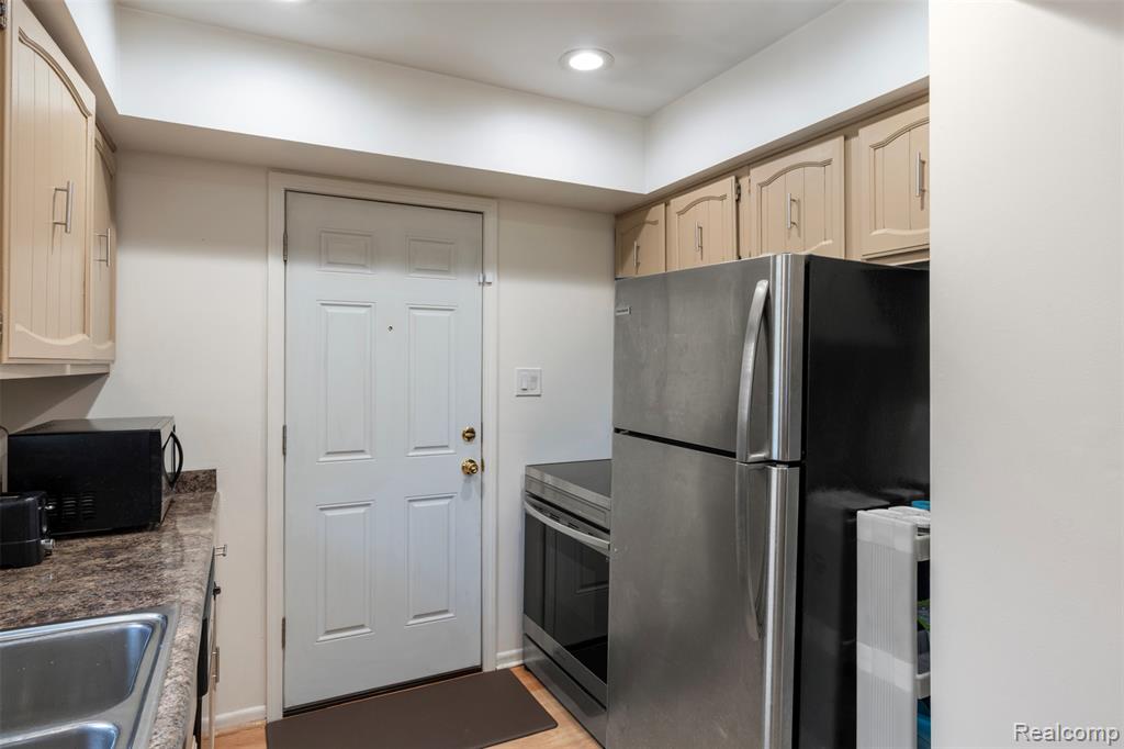 8431 Roseland Court, Oak Park, MI 48237 — Photo 11