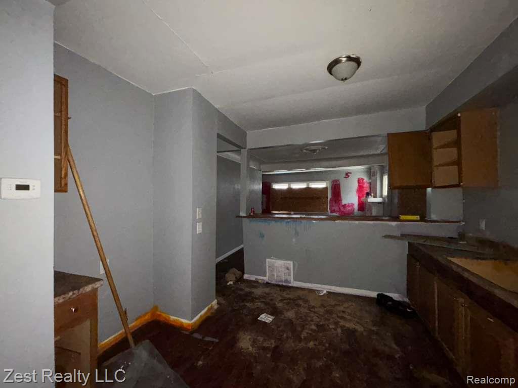 9206 PINEHURST Street, Detroit, MI 48204 — Photo 5