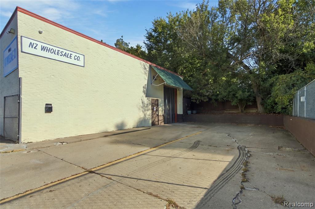 2611 Corunna Road, Flint, MI 48503