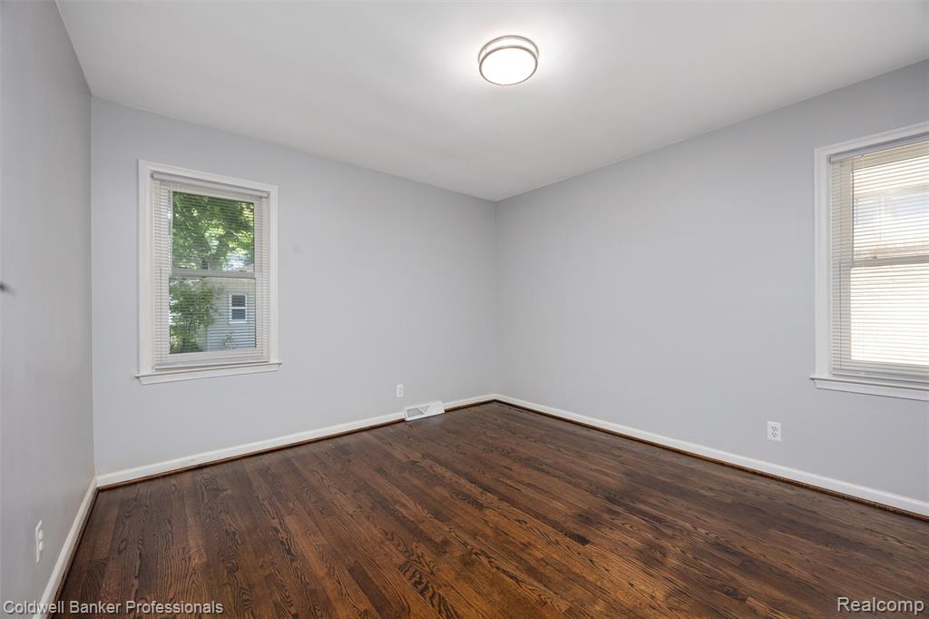 2050 Ridgemont Road, Grosse Pointe Woods, MI 48236 — Photo 11