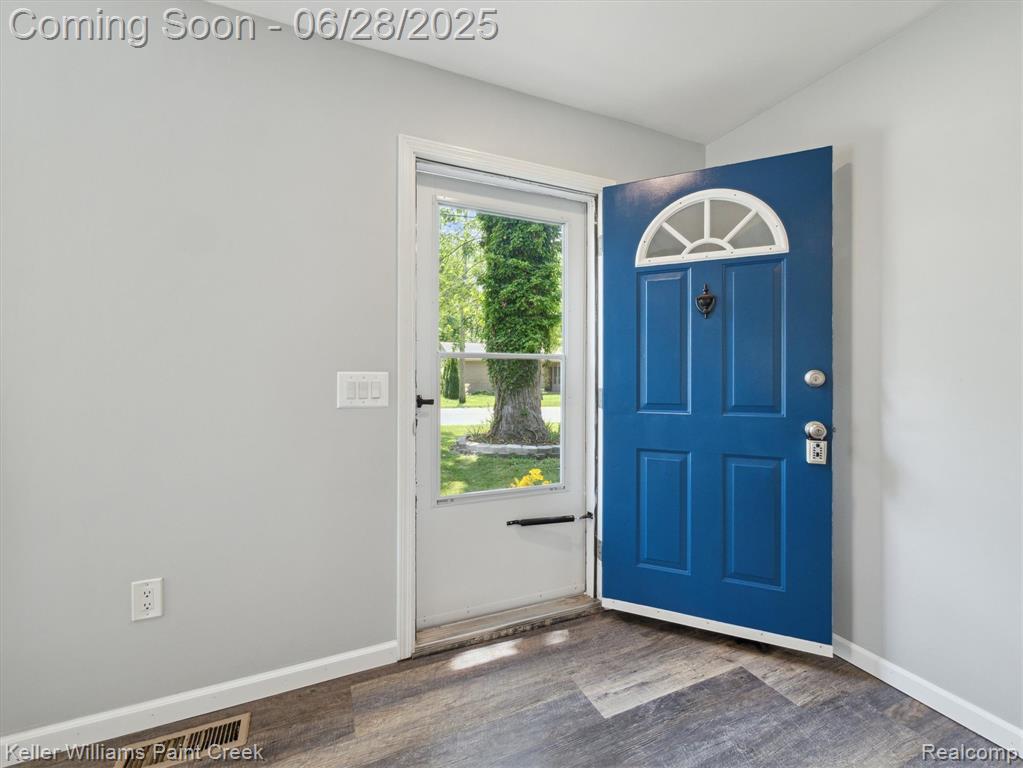 7447 Crissman Street, Utica, MI 48317 — Photo 6