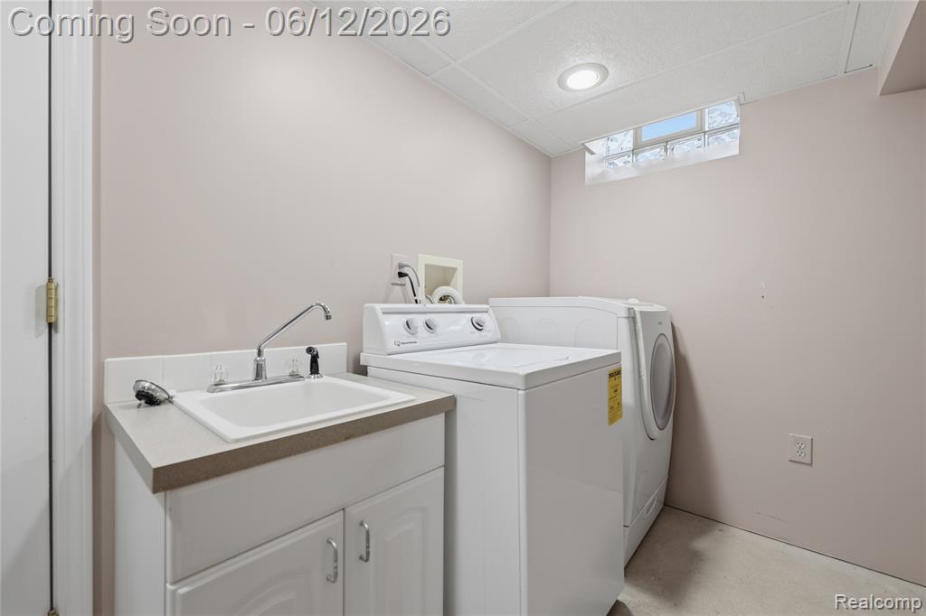 640 Longfellow Drive, Troy, MI 48085 — Photo 29