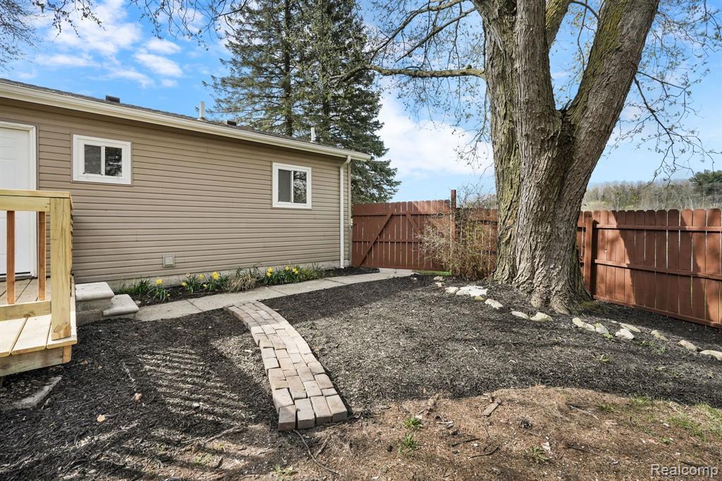 8898 Bishop Road, Brighton, MI 48116 — Photo 34