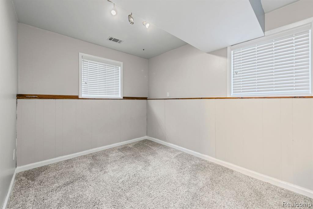5216 Peekskill Drive, Sterling Heights, MI 48310 — Photo 9