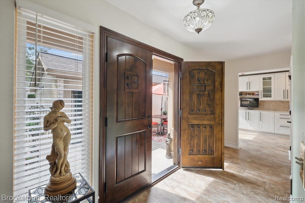 5195 Richard Run, West Bloomfield, MI — Photo 9