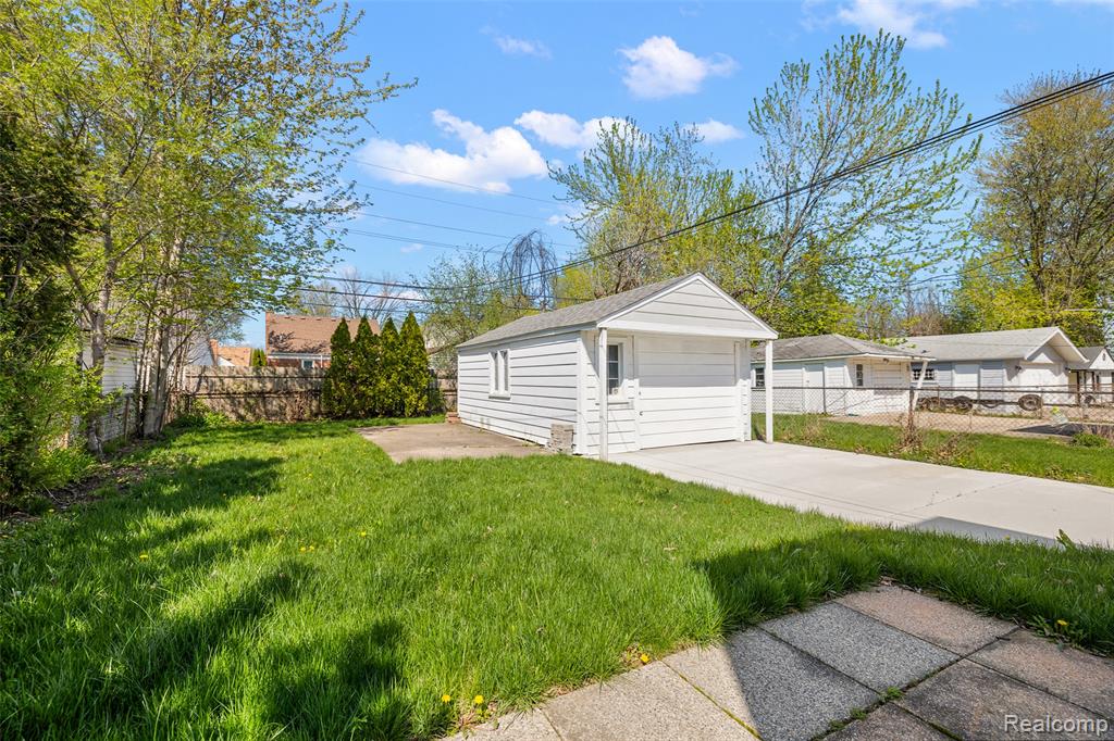 20879 Beaufait Street, Harper Woods, MI 48225 — Photo 39