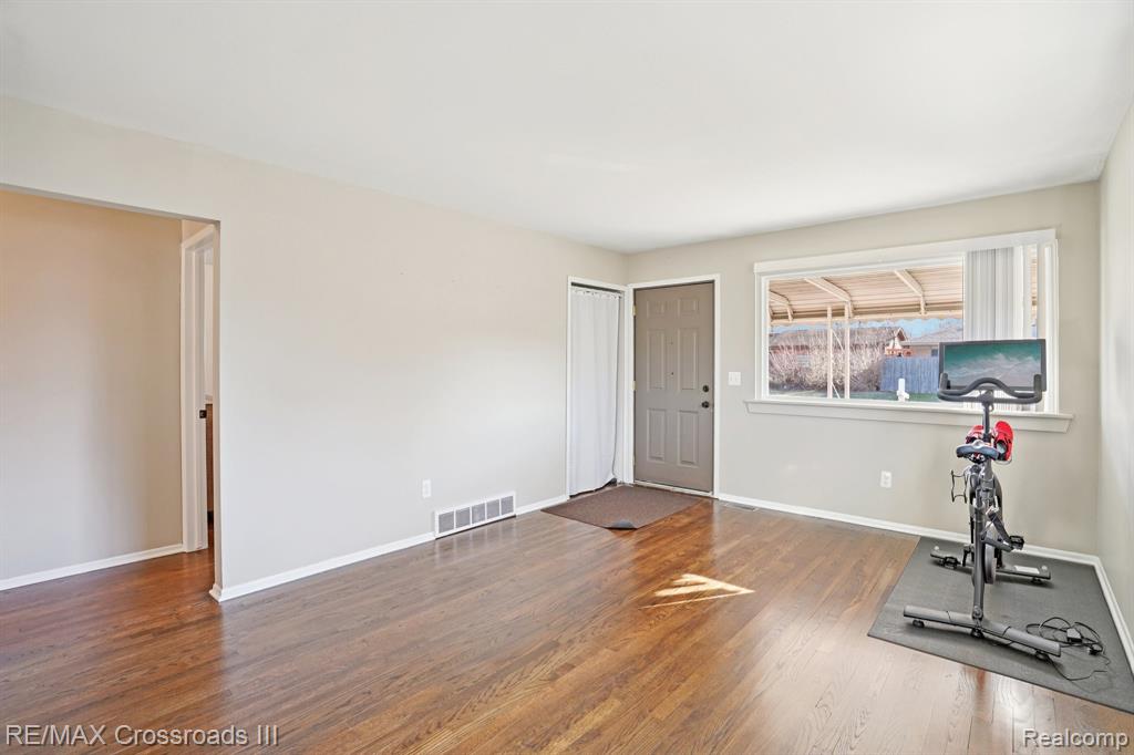 5578 Grindley Park Street, Dearborn Heights, MI 48125 — Photo 9