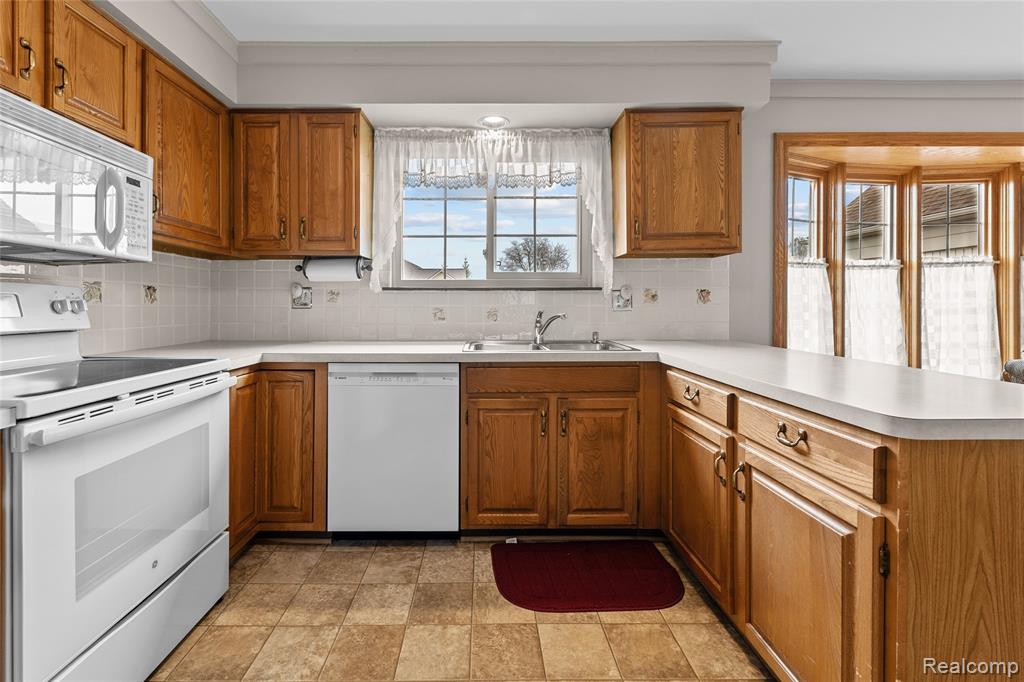 897 Augusta Drive, Rochester Hills, MI 48309 — Photo 29