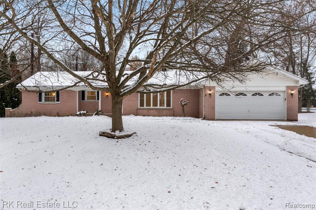 5558 Meadow Lane, Shelby Twp, MI 48316 — front exterior