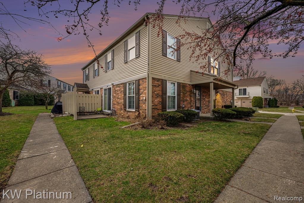 44566 N Bunker Hill Drive, 100, Clinton Twp, MI 48038 — Photo 2