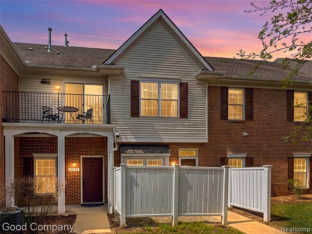 2854 Cottonwood Drive, B, Waterford, MI 48328 — front exterior